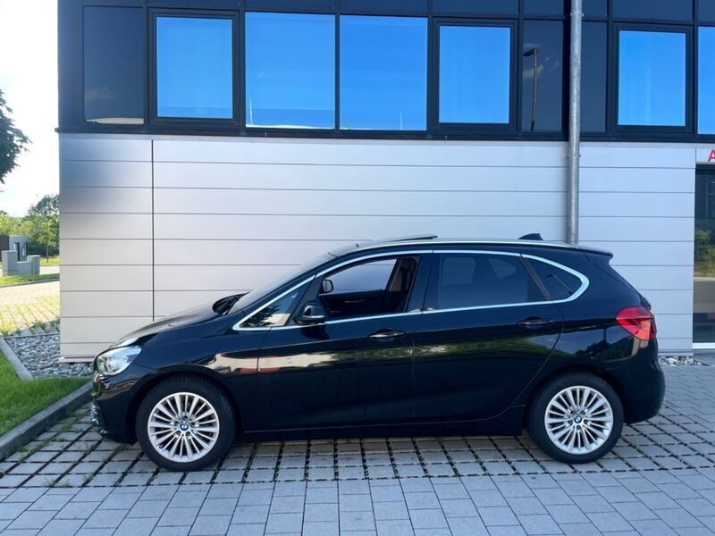 Schwarz Gebraucht 2014 BMW 220 Active Tourer Luxury Line Van / Kleinbus | 16.999 € (Fairer Preis) - Bild 1/4