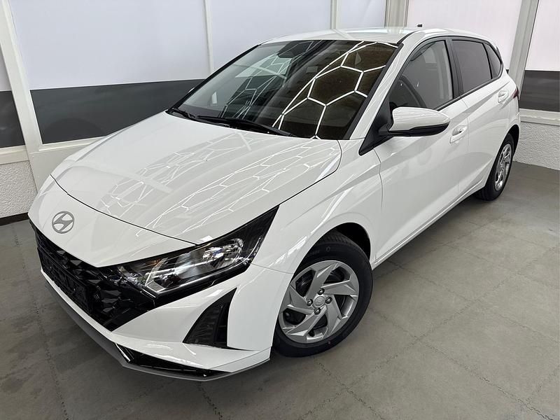 Weiss saw Neu 2025 Hyundai i20 Comfort Kleinwagen | 21.379 € (Guter Preis) - Bild 1/4