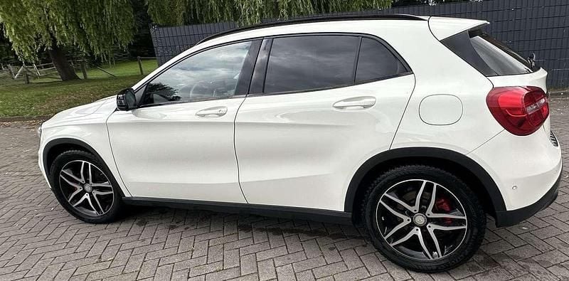 Weiß Gebraucht 2014 Mercedes GLA200 SUV | 17.000 € (Fairer Preis) - Bild 1/4