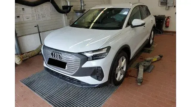 Używany Audi Q4 e-tron 150 kW (204 KM) 2023 Biały SUV