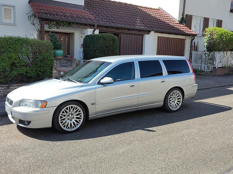 Silber Gebraucht 2001 Volvo V70 Kombi | 8.888 € - Bild 1/4
