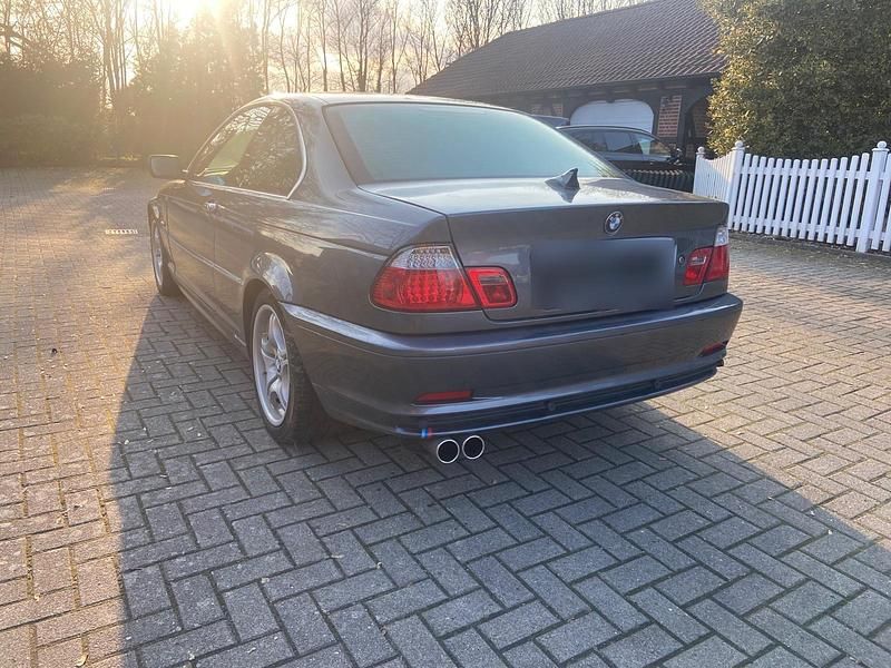 Gebraucht BMW 318 150 PS (110 kW) 2003 Grau Coupé