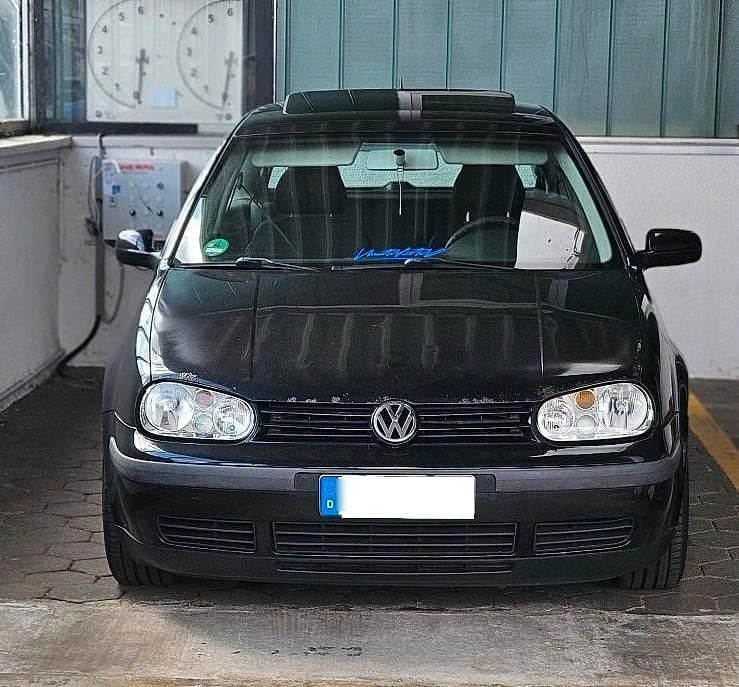 Schwarz Gebraucht 2002 VW Golf IV Kleinwagen | 1.261 € (Guter Preis) - Bild 1/4