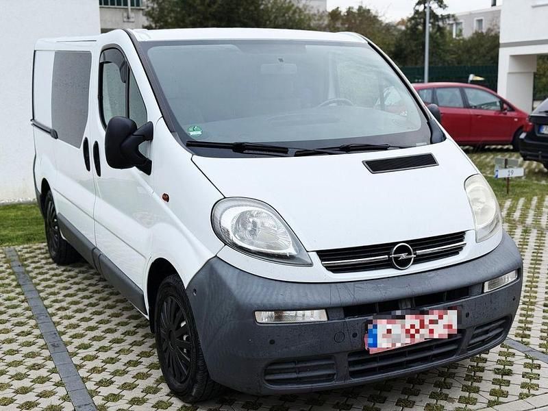 Gebraucht Opel Vivaro 101 PS (74 kW) 2006 Weiß Van / Kleinbus
