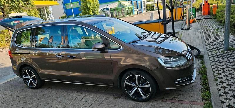 Braun Gebraucht 2010 VW Sharan Highline Van / Kleinbus | 8.600 € (Superpreis) - Bild 1/4