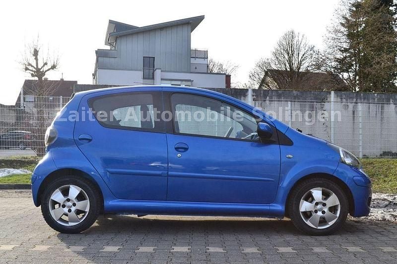 Gebraucht Toyota Aygo 68 PS (50 kW) 2010 Blau Kleinwagen