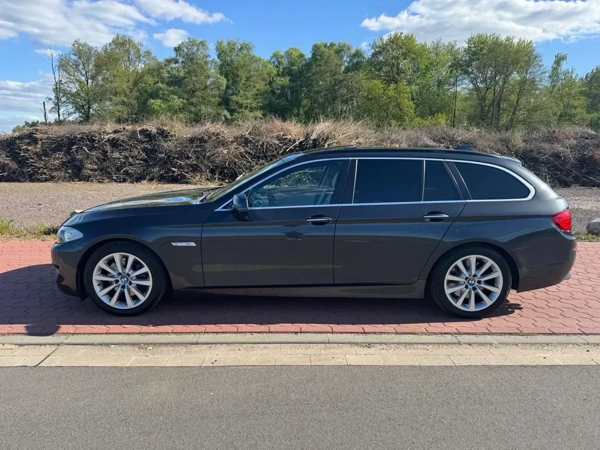 Gebraucht BMW 530 258 PS (189 kW) 2012 Schwarz Kombi