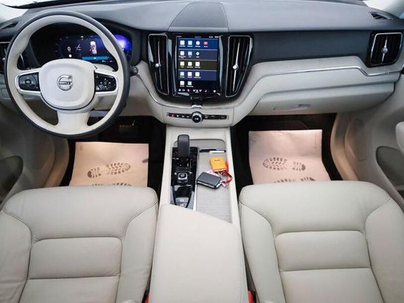 Gebraucht Volvo XC60 Core 197 PS (144 kW) 2023 Platinum grey / metallic SUV