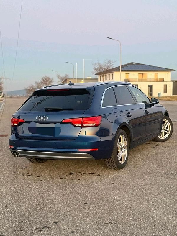 Blau Gebraucht 2019 Audi A4 Sport Kombi | 16.800 € (Fairer Preis) - Bild 1/4