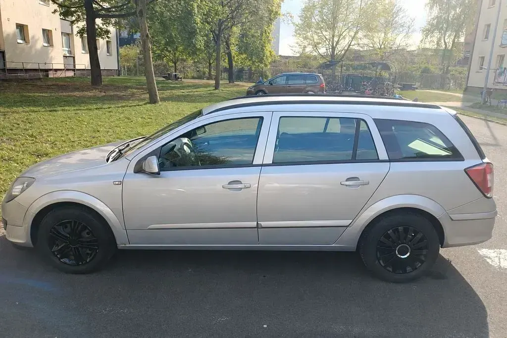 Gebraucht Opel Astra 105 PS (77 kW) 2006 Silber Limousine