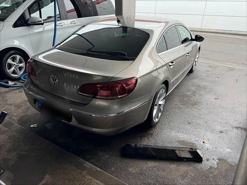 Gebraucht VW Passat 170 PS (125 kW) 2012 Gold Limousine