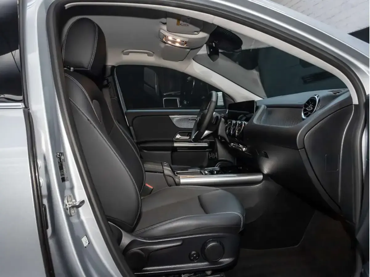 Gebraucht Mercedes GLA250 Advanced 218 PS (160 kW) 2025 Silber / hightechsilber (metallic) SUV