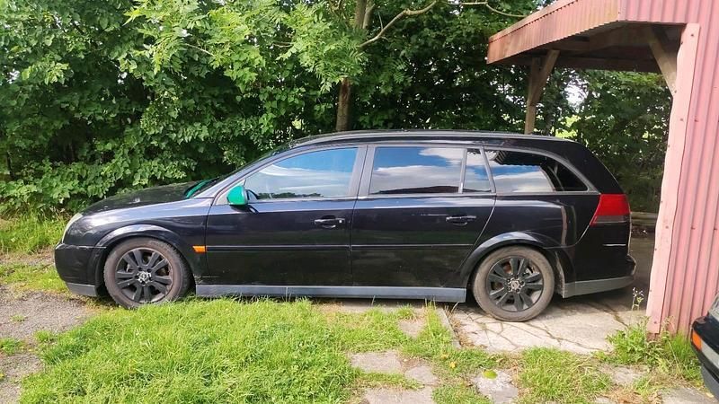 Schwarz Gebraucht 2005 Opel Vectra Kombi | 450 € (Superpreis) - Bild 1/3