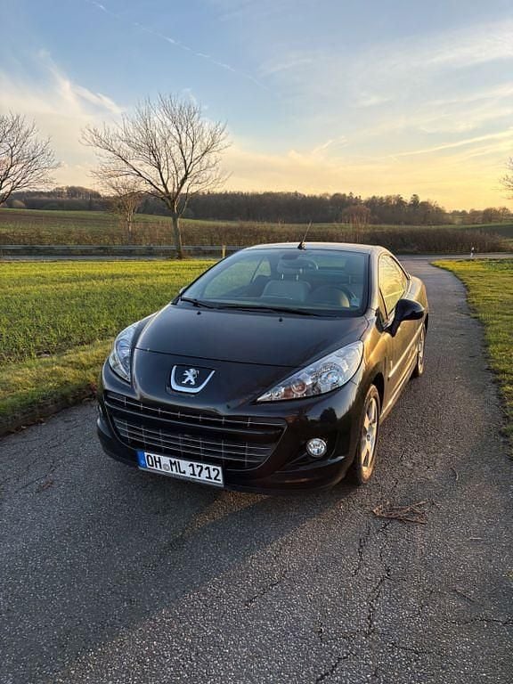 Schwarz Gebraucht 2014 Peugeot 207 CC Roland Garros Cabrio | 5.990 € (Fairer Preis) - Bild 1/4