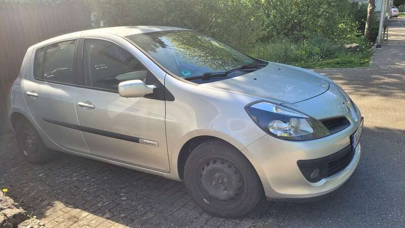Silber Gebraucht 2007 Renault Clio II Rip Curl Limousine | 2.500 € (Fairer Preis) - Bild 1/4