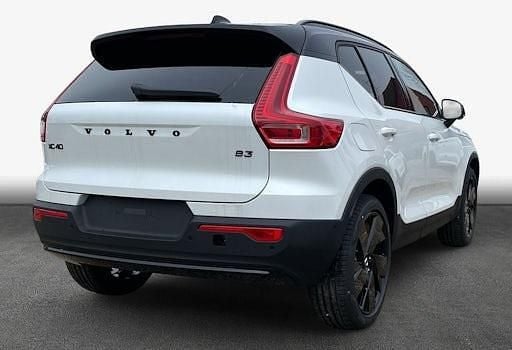 Neu Volvo XC40 Plus 163 PS (119 kW) 2026 Weiß SUV