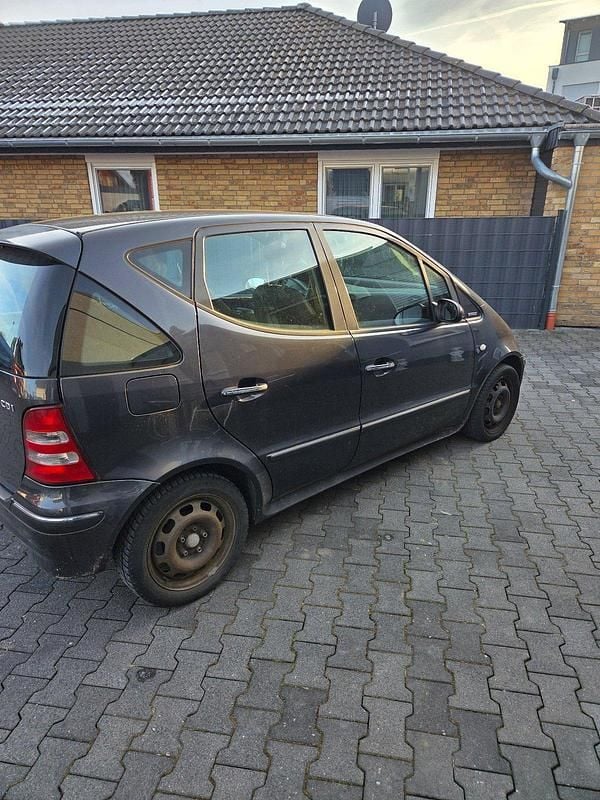 Schwarz Gebraucht 2002 Mercedes 170 Kleinwagen | 650 € (Guter Preis) - Bild 1/4