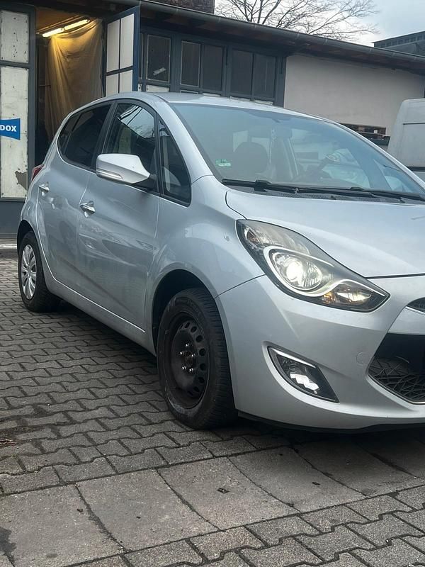 Gebraucht Hyundai ix20 2011 Silber Kleinwagen