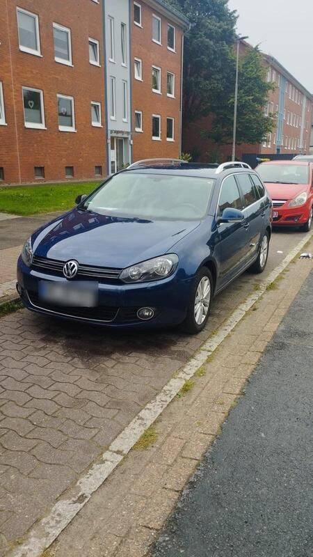 Blau Gebraucht 2011 VW Golf VI Limousine | 3.900 € - Bild 1/4
