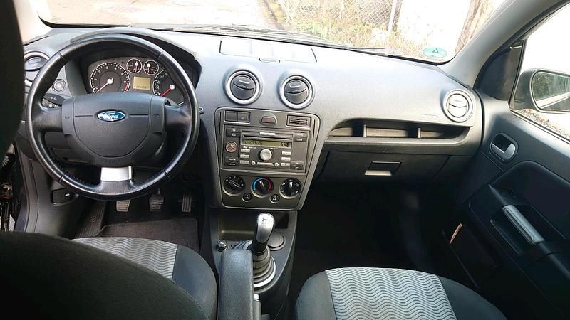 Second-hand Ford Fusion 2006 Negru Hatchback