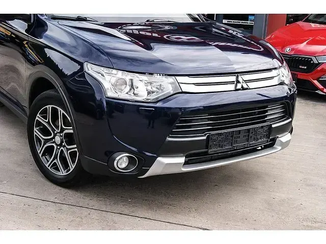 Gebraucht Mitsubishi Outlander Intense 150 PS (110 kW) 2014 Tansanitblau SUV