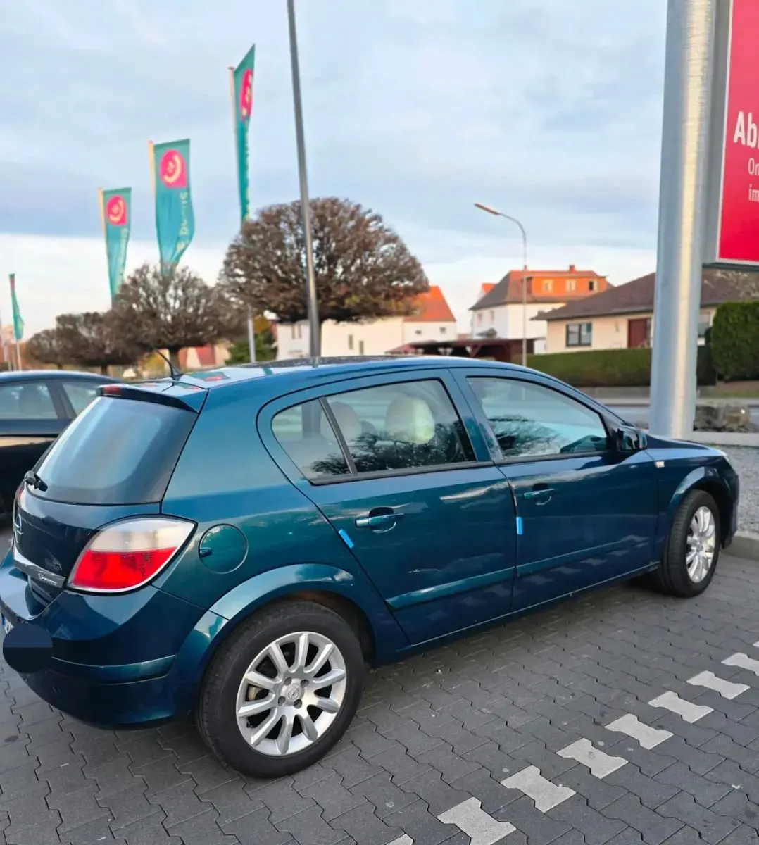 Gebraucht Opel Astra 105 PS (77 kW) 2007 Blau Kleinwagen