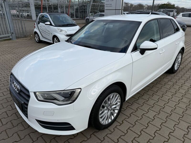 Ibisweiß Gebraucht 2016 Audi A3 Sportback Ambiente Kleinwagen | 17.250 € (Fairer Preis) - Bild 1/4