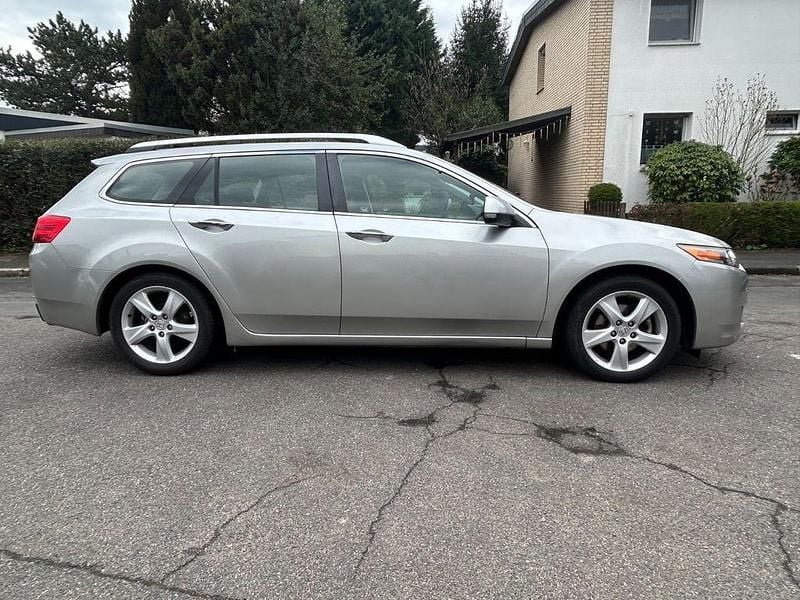 Gebraucht Honda Accord Elegance 156 PS (114 kW) 2010 Silber Kombi