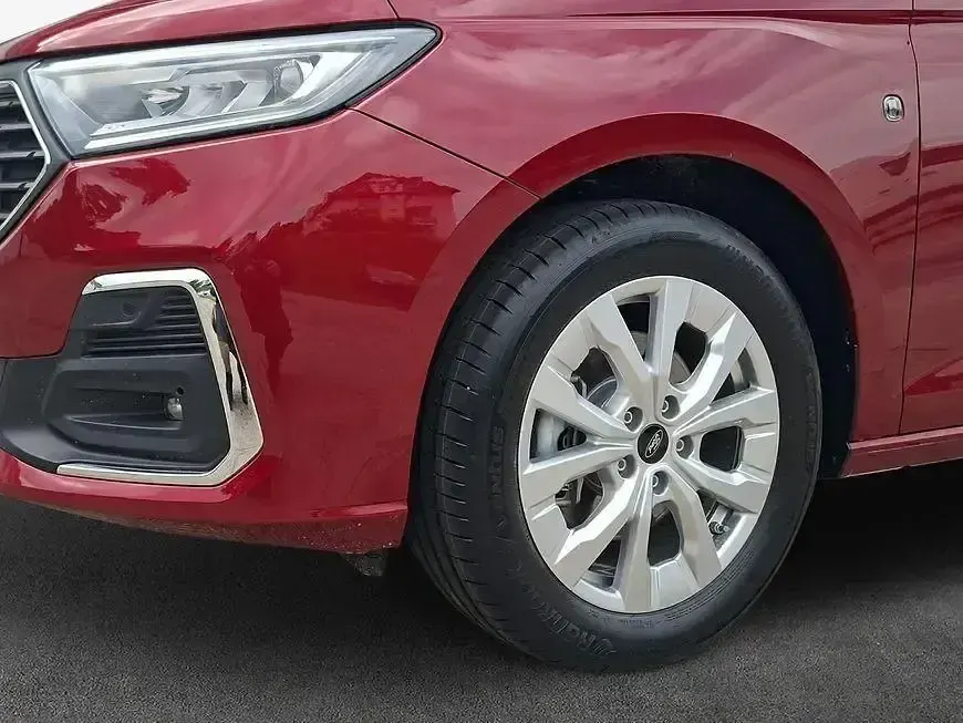Gebraucht Ford Tourneo Titanium 122 PS (89 kW) 2026 Rot Kombi