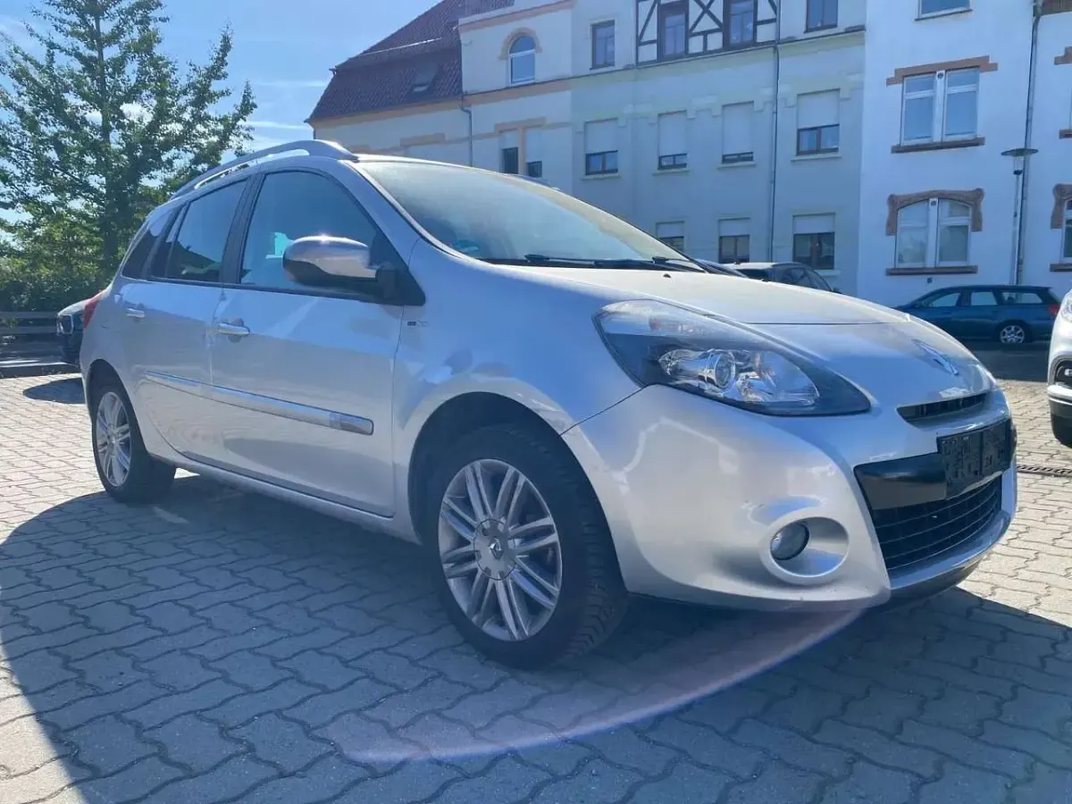 Gebraucht Renault Clio GrandTour Night&Day 103 PS (75 kW) 2012 Platingrau Kombi
