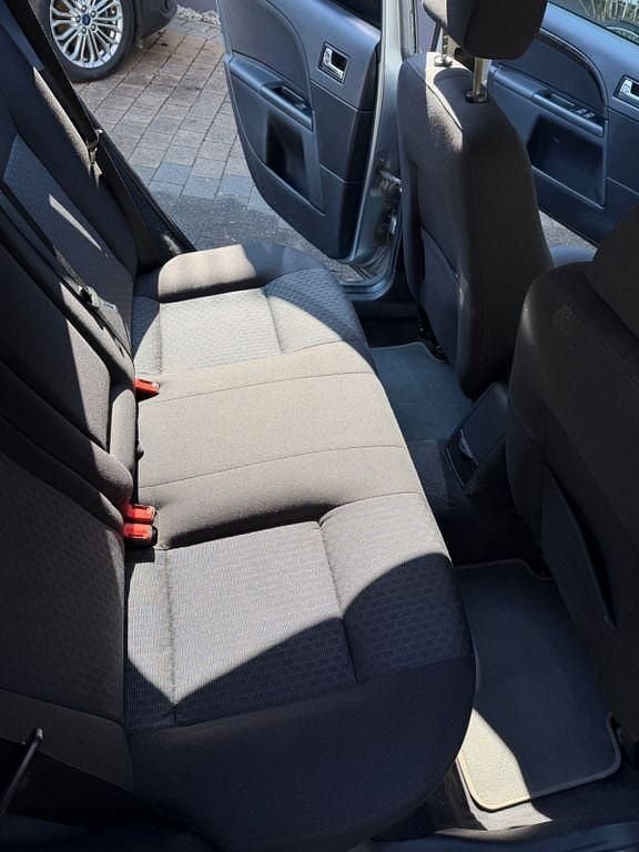 Gebraucht Ford Mondeo 125 PS (91 kW) 2007 Silber Limousine