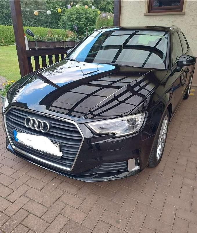 Gebraucht Audi A3 Sport 116 PS (85 kW) 2018 Schwarz Limousine