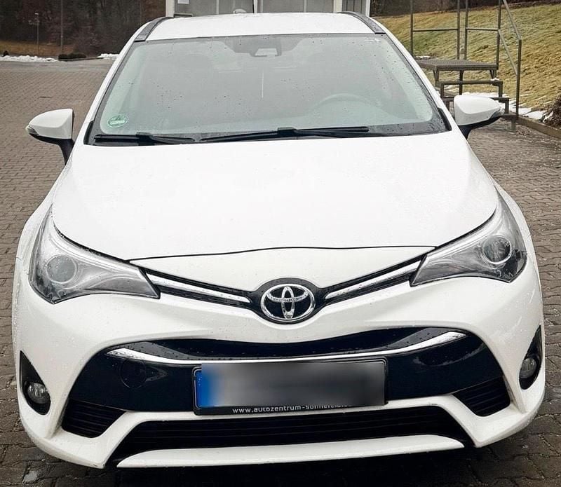 Gebraucht Toyota Avensis Edition-S 142 PS (104 kW) 2016 Weiß Kombi