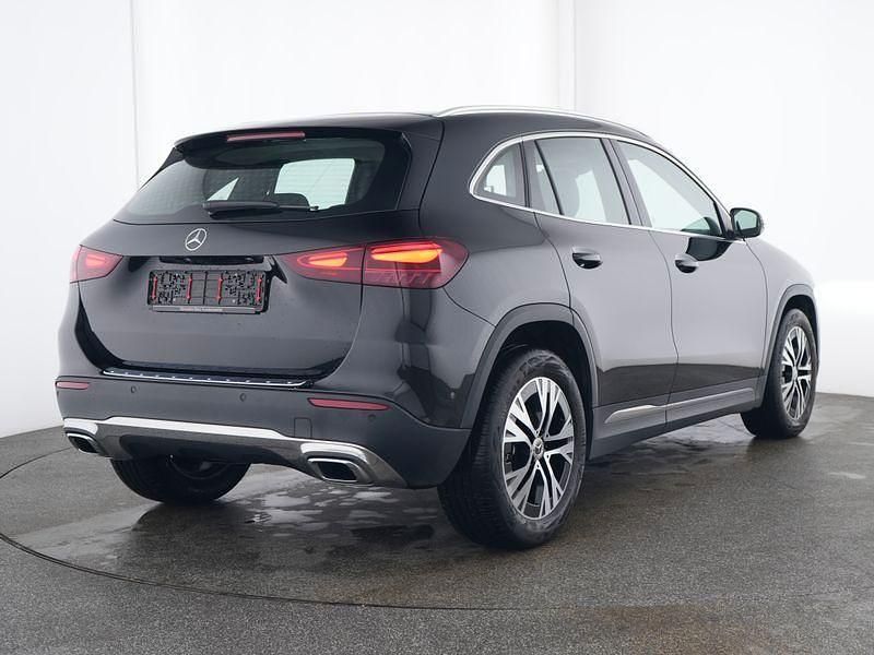 Gebraucht Mercedes GLA180 Progressive 136 PS (100 kW) 2024 Metalliclack kosmosschwarz SUV