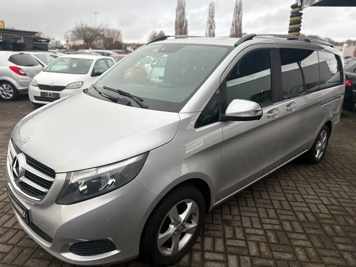 Gebraucht Mercedes V220 Edition 163 PS (119 kW) 2014 Silber Van / Kleinbus