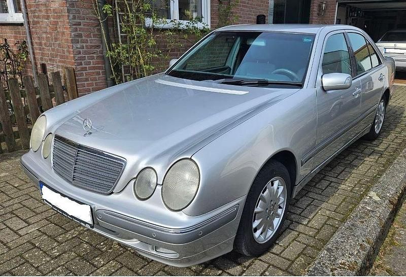 Gebraucht Mercedes E200 Elegance 163 PS (119 kW) 2001 Grau Limousine