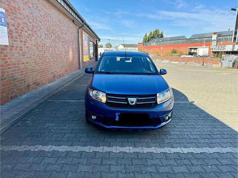 Blau Gebraucht 2014 Dacia Sandero Lauréate Kleinwagen | 6.499 € (Fairer Preis) - Bild 1/4