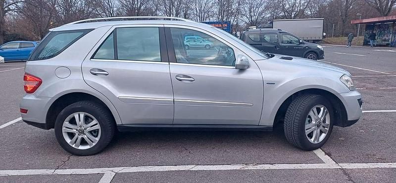 Gebraucht Mercedes ML350 211 PS (155 kW) 2009 Silber SUV