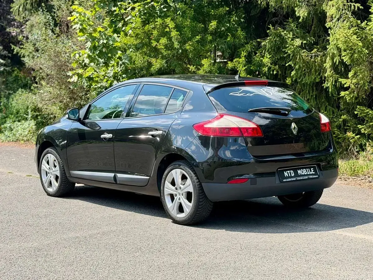 Gebraucht Renault Mégane Dynamique 110 PS (80 kW) 2009 Perlmuttschwarz Kleinwagen