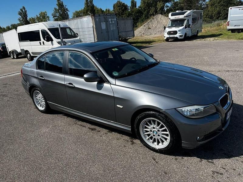 Grau Gebraucht 2011 BMW 320 Limousine | 9.800 € (Etwas zu teuer) - Bild 1/4