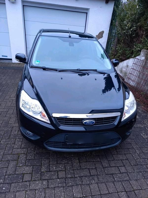 Gebraucht Ford Focus 100 PS (73 kW) 2010 Schwarz Kleinwagen