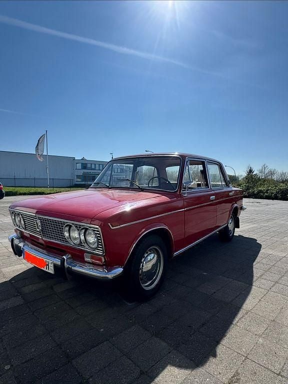 Second-hand Lada 2103 75 CP (55 kW) 1976 Roșu Berlinǎ