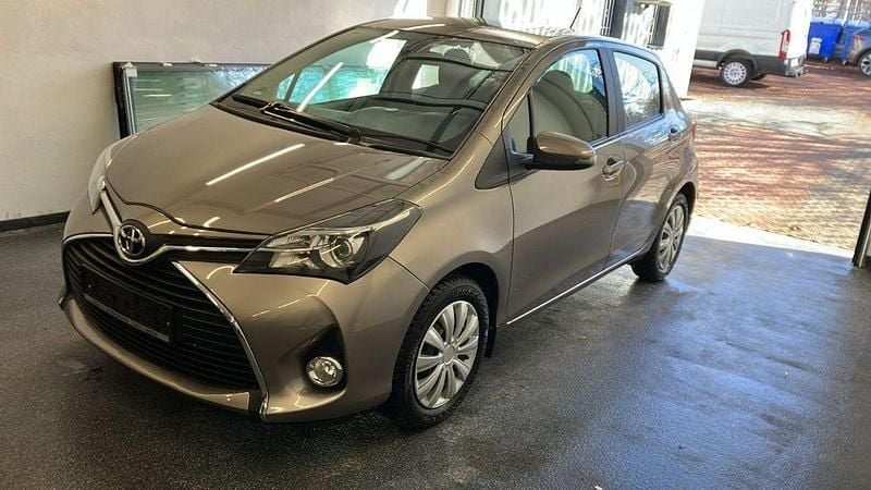 Gebraucht Toyota Yaris Comfort 99 PS (72 kW) 2014 Beige Kleinwagen