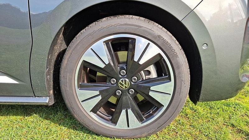 Second-hand VW Multivan 245 CP (180 kW) 2025 Gri Monovolum