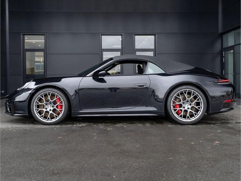 Neu Porsche 992 480 PS (353 kW) 2025 Schwarz Cabrio