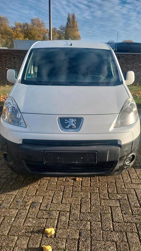 Weiß Gebraucht 2011 Peugeot Partner Van | 3.600 € (Fairer Preis) - Bild 1/4