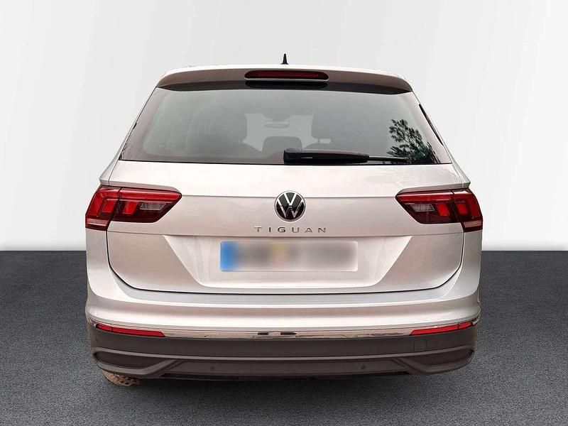Gebraucht VW Tiguan Active 150 PS (110 kW) 2021 Reflexsilber metallic SUV
