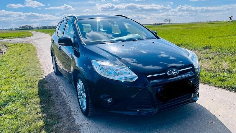Gebraucht Ford Focus 100 PS (73 kW) 2013 Schwarz Kombi