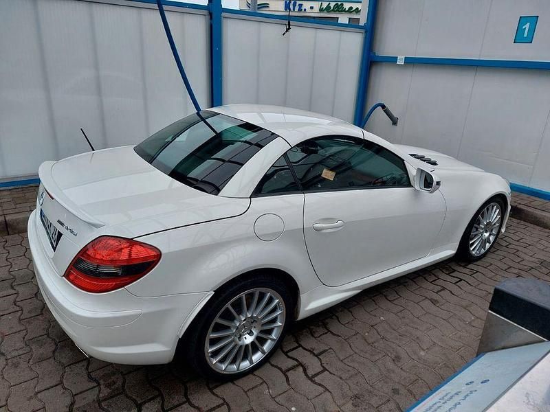 Weiß Gebraucht 2009 Mercedes SLK350 AMG Cabrio | 21.800 € (Teuer) - Bild 1/4