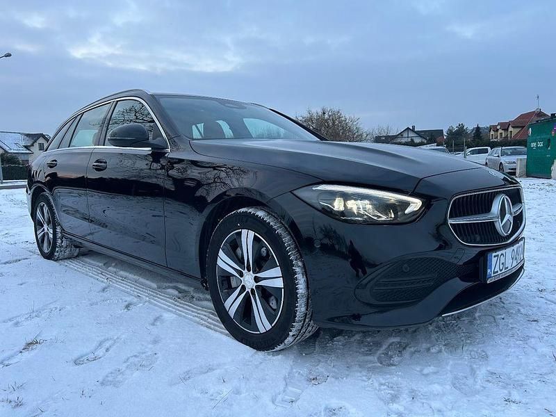 Schwarz Gebraucht 2022 Mercedes C300e Limousine | 31.857 € (Fairer Preis) - Bild 1/4
